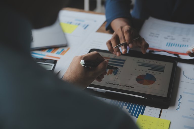 financial-analysts-analyze-business-financial-reports-digital-tablet-planning-investment-project-discussion-meeting-corporate-showing-results-their-successful-teamwork